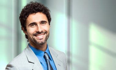 ofis yakışıklı işadamı