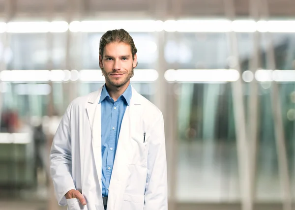 Y algún médico sonriente —  Fotos de Stock