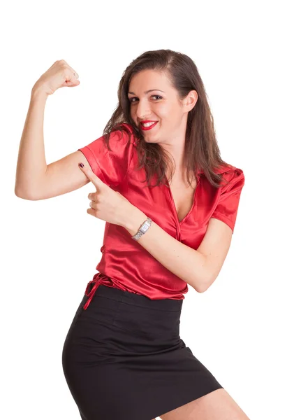 Усміхнена жінка показує свої м'язи — стокове фото