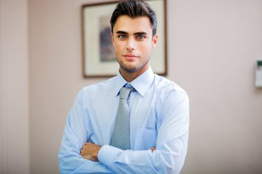 ofis yakışıklı işadamı