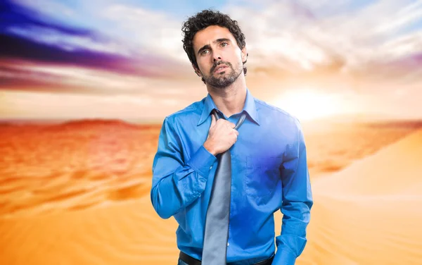 Businessman sweating in the desert — Stock Photo, Image