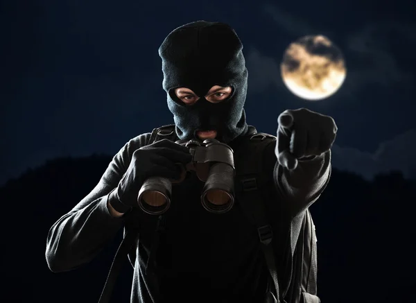 SWAT med kikare i natt — Stockfoto