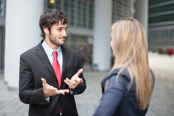 Discussion between business people — Stock Photo, Image