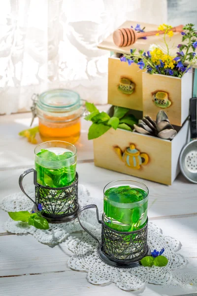 Sweet mint tea with honey — Stock Photo, Image