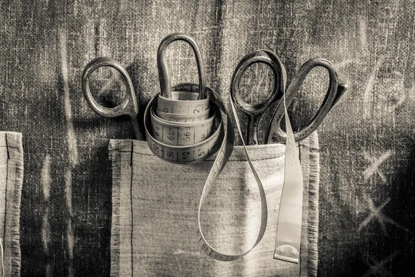 Old scissors and tailor tape — Stock Photo, Image