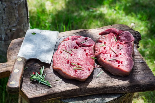 Preparation fresh beef with rosemary for grilling — Stock Photo, Image