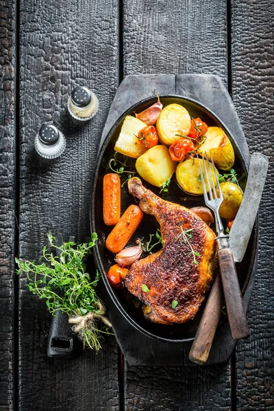 Grilled piece of chicken with fresh marjoram — Stock Photo, Image