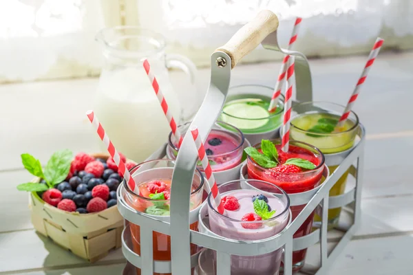 Hemmagjord smoothie med fruktig yoghurt — Stockfoto