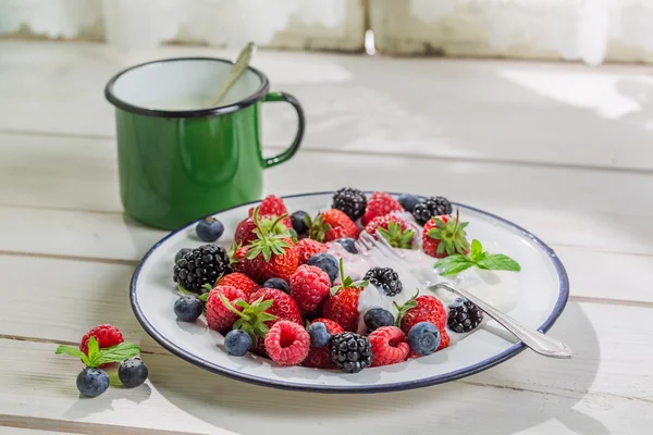 Frutos doces com iogurte — Fotografia de Stock