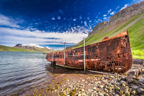 Starý vrak lodi na Islandu — Stock fotografie