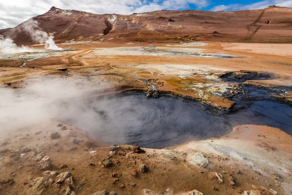 Namafjall paisagem quente e fumegante na Islândia — Fotografia de Stock