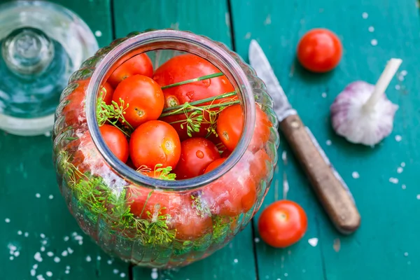 Closeup of homemade pickled tomatoes in the jar — Stock Photo, Image