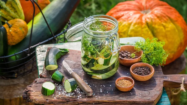 Ingredientes para calabacines y calabazas en vinagre —  Fotos de Stock