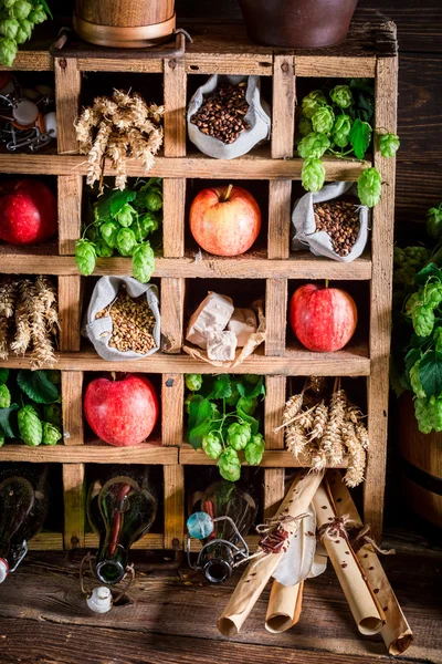 Fresh apple beer ingredients in old wooden box — Stock Photo, Image