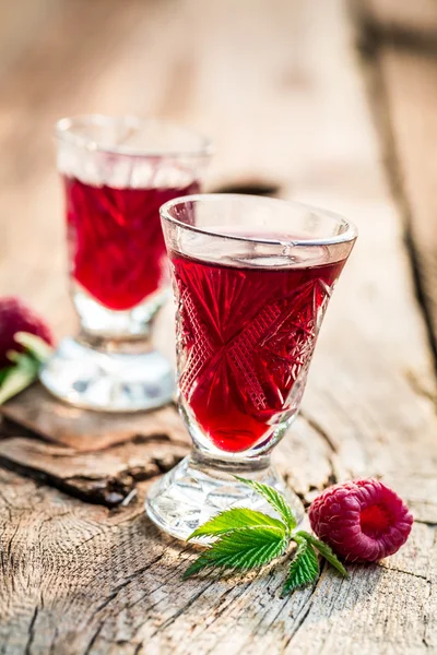 Homemade liqueur made of alcohol and raspberries — Stock Photo, Image