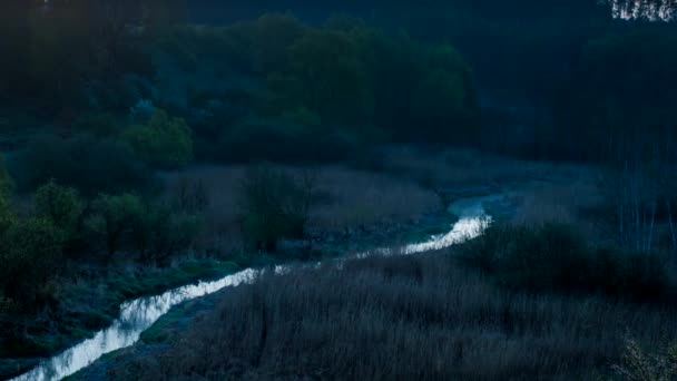 Salida del sol sobre el valle con un río y niebla, timelapse, 4k — Vídeos de Stock