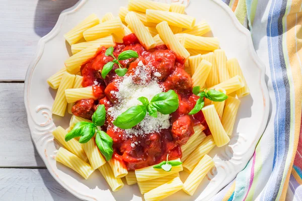 Closeup of homemade pasta penne with tomato sauce and basil — Stock Photo, Image