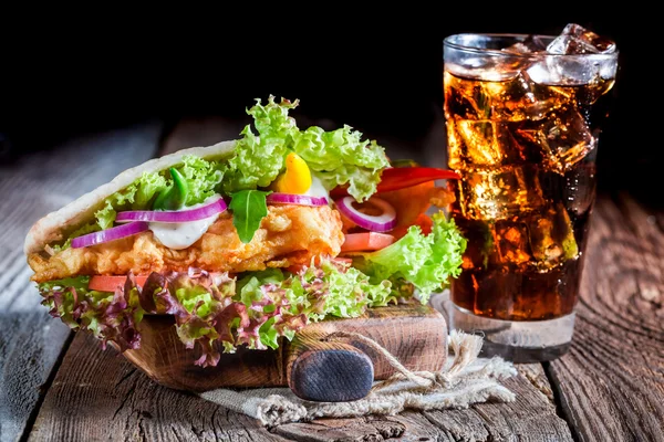 Closeup of hot kebab with cold drink — Stock Photo, Image