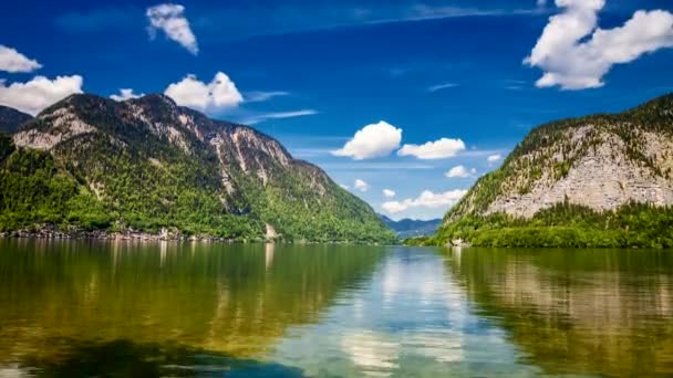Гірське озеро в Гальштат навесні, 4 k timelapse — стокове відео