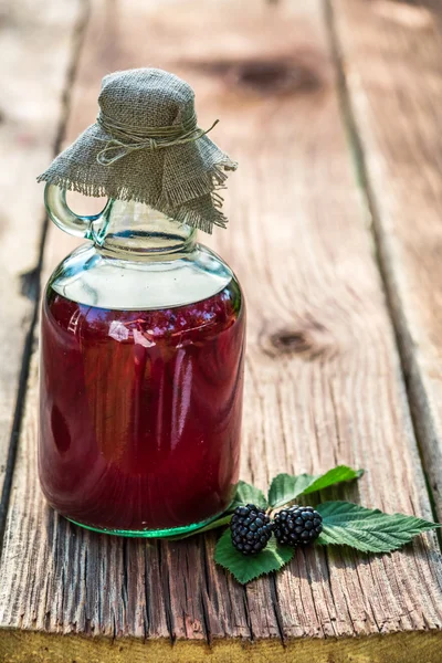 Healing tincture as natural medicine made of blackberries — Stock Photo, Image