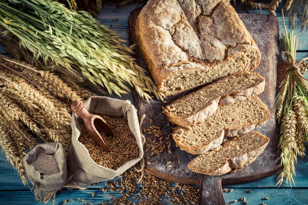 Homemade loaf of bread with ingredients — Stock Photo, Image