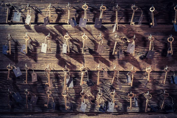 Vintage nycklar för hotellrum — Stockfoto