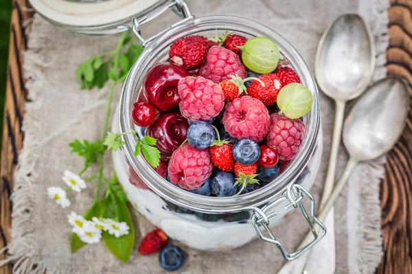 Closeup of healthy granola and yogurt decorated with flowers — Stock Photo, Image