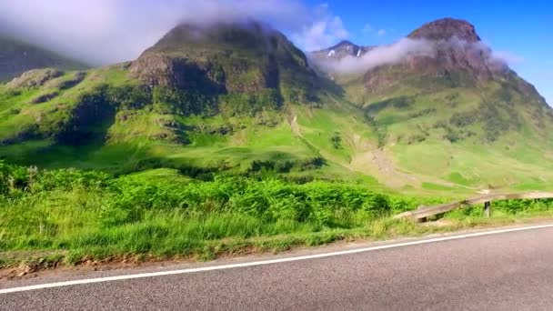 Hermoso amanecer sobre las montañas de Glencoe en Escocia — Vídeo de stock