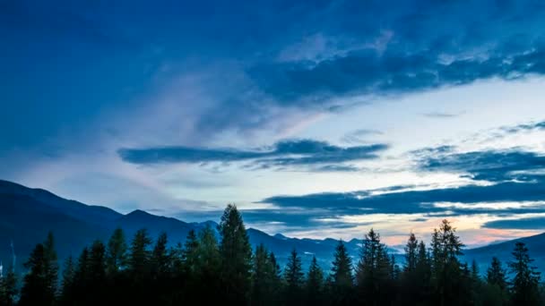 Pôr do sol sobre montanhas Tatra vista de Zakopane, Polônia — Vídeo de Stock