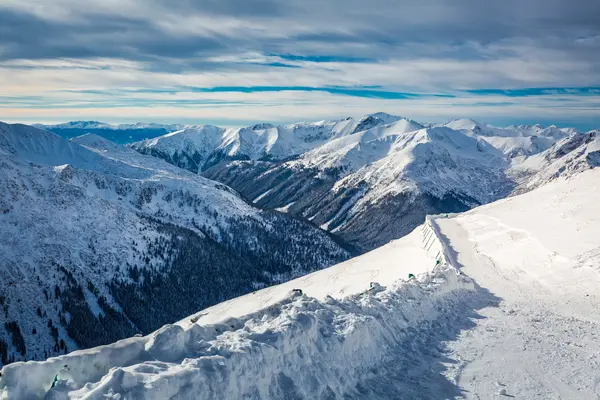 Wunderschöner Winterblick vom Gipfel des Kasprowy Wierch, Tatra-Gebirge, Polen — Stockfoto