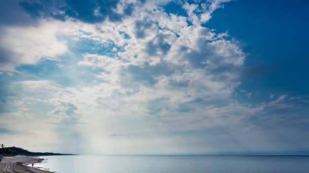 Hermosa playa y nubes sobre el mar Báltico en Polonia, 4k, timelapse — Vídeo de stock