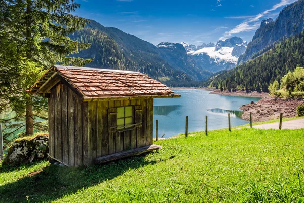 Adembenemende zonsopgang bij de Gosausee lake in Gosau, Alpen, Oostenrijk — Stockfoto