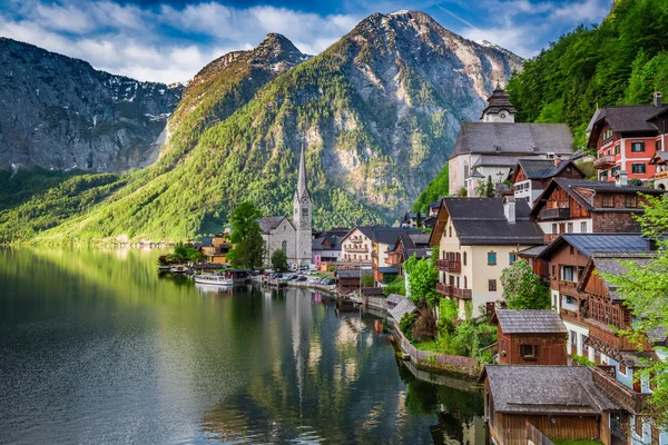 Εκπληκτική ανατολή στη λίμνη Hallstattersee σε Χάλστατ, Άλπεις, Αυστρία — Φωτογραφία Αρχείου