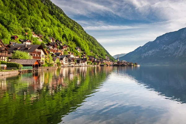 Hallstattersee-tó, a napkelte lélegzetelállító Hallstatt, Alpok, Ausztria — Stock Fotó