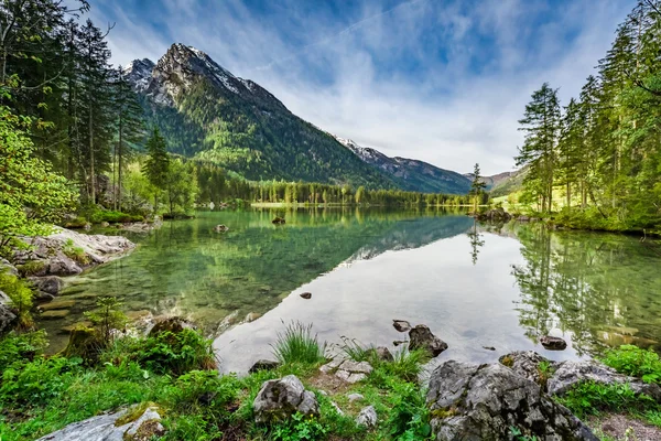 Hermoso amanecer en el lago Hintersee en los Alpes, Alemania — Foto de Stock