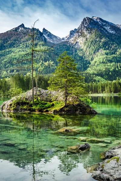 Amanecer en el lago Hintersee en los Alpes, Alemania — Foto de Stock