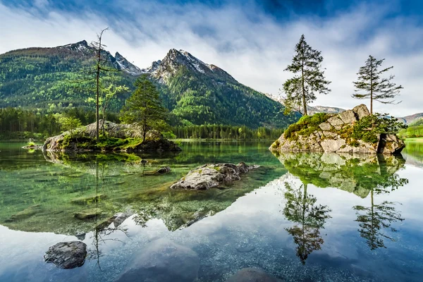 Nascer do sol no lago Hintersee em Alps, Alemanha — Fotografia de Stock