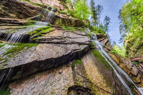 Hermosas cascadas de Wimbach en los Alpes, Alemania — Foto de Stock