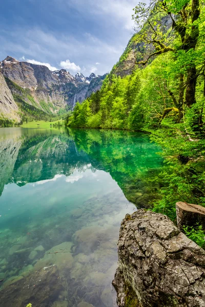 Splendido lago Obersee nelle Alpi, Germania — Foto Stock