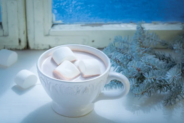 Сладкий шоколад с зефиром на Рождество — стоковое фото