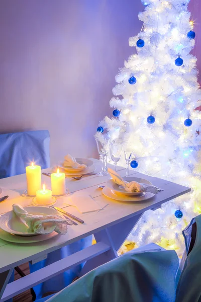 Breathtaking Christmas table setting in blue and white — Stock Photo, Image