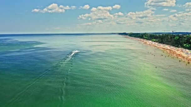 Jet ski a Balti-tengeren nyáron, légi felvétel — Stock videók