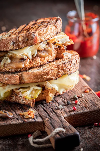 Homemade Toast Cheese Onion Gherkins Served Bbq Sauce — Stock Photo, Image