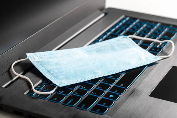 Protective Mask Laptop Keyboard Office Work Home Pandemic — Stock Photo, Image