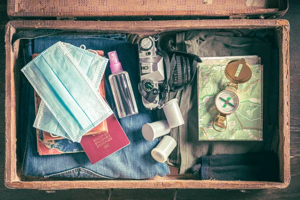 Protective Mask Luggage Traveler Travel Restrictions Pandemic Limitation Trip Preparation — Stock Photo, Image