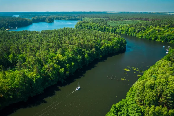 Белая Лодка Большой Реке Летом Польша Европа — стоковое фото