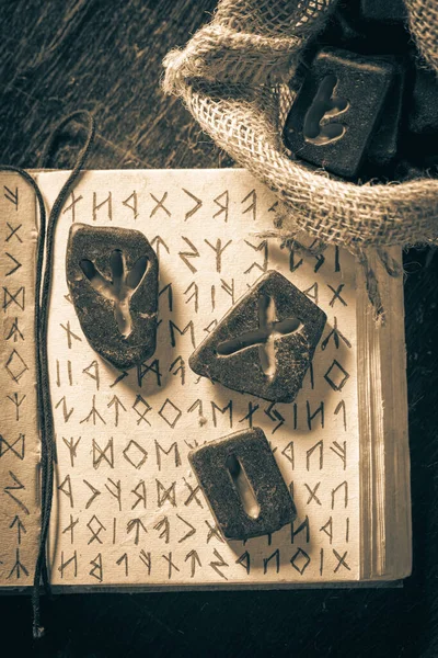 Вид Зверху Старий Знак Рунних Каменів Основі Античної Абетки Футарк — стокове фото