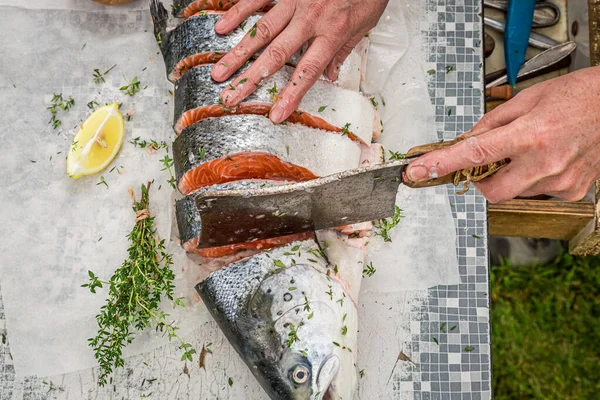 Frischer Atlantik Lachs Für Hausgemachtes Grillen Sommer Zubereiten — Stockfoto