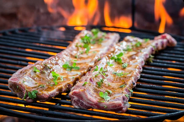 Tasty Spicy Ribs Thyme Spices Grill Fire Garden — Stock Photo, Image