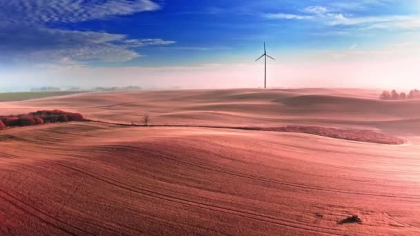 Güneşin doğuşunda sisli kahverengi arazi, yukarıdan manzara, Polonya — Stok video